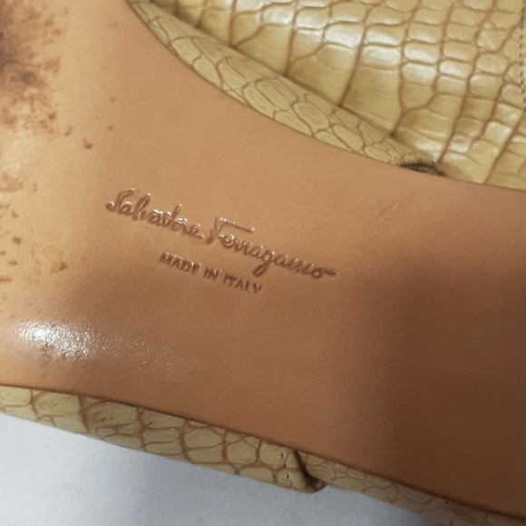 Salvatore Ferragamo cream and tan heels - Picture 11 of 11
